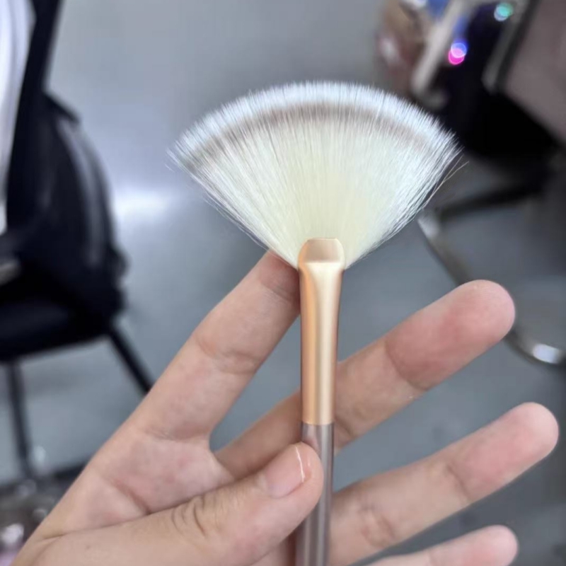 แปรงแต่งหน้าอเนกประสงค์รูปพัด  - Beauty And Makeup Quotes บทวิจารณ์และราคา